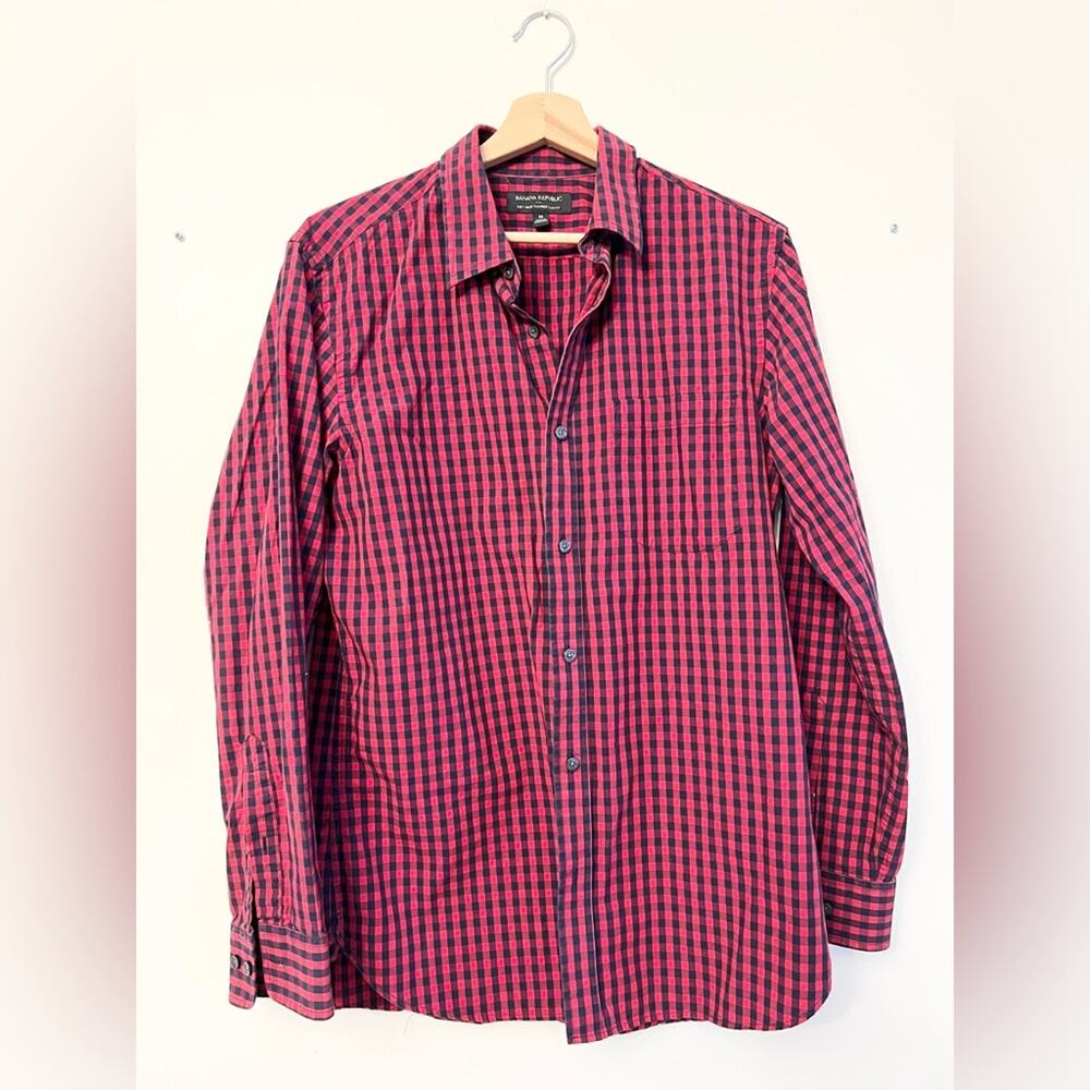 Banana republic red and black buffalo checkered button up casual mens shirt